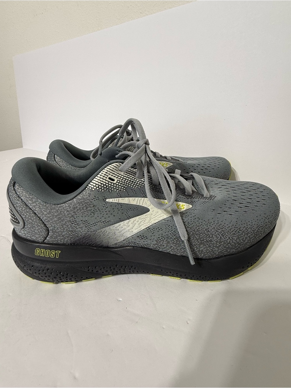 Brooks Ghost 16 Men's Size 8 4E Grey/Lime Running Shoes 1104184E040